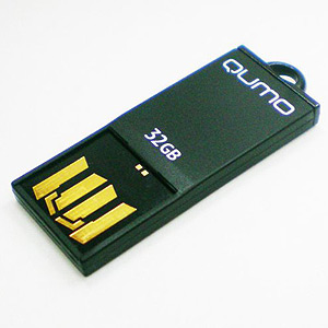 - QUMO 32 Gb Sticker Black