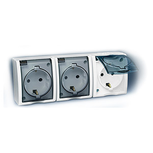 1594447-030 Simon 3-ная розетка 2Р+Е со шт. с кр. IP44, Бел (5)